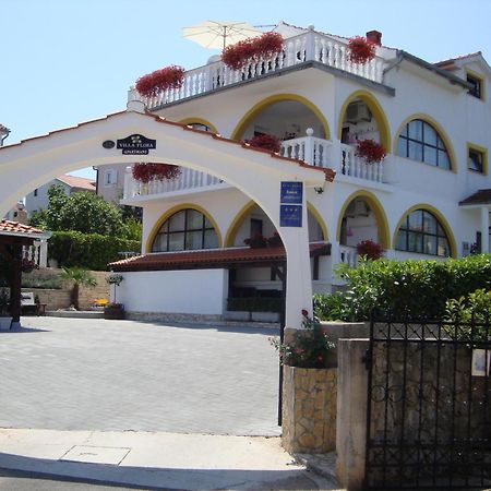 Villa Flora Малинска Экстерьер фото
